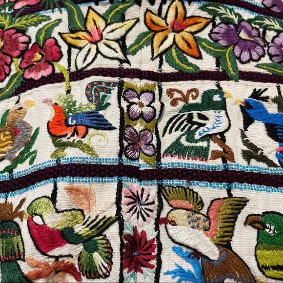 π Embroidered lovely bird flower top - Picture 4 of 13